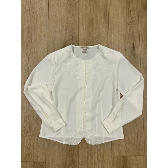 Notations Tops - VINTAGE Notations White Floral Embroidered Scalloped Hem Button Up Blouse S